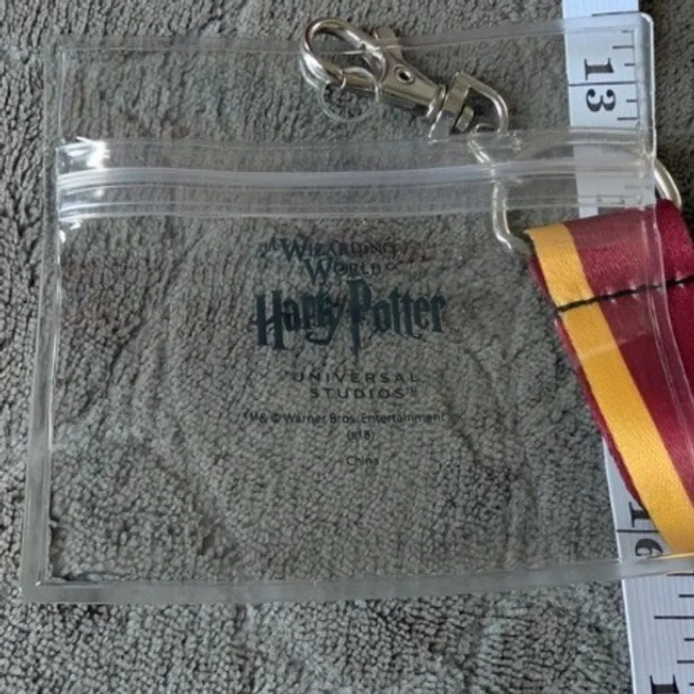 Harry‎ Potter Gryffindor Lanyard Universal Studios Wizarding World ID Holder